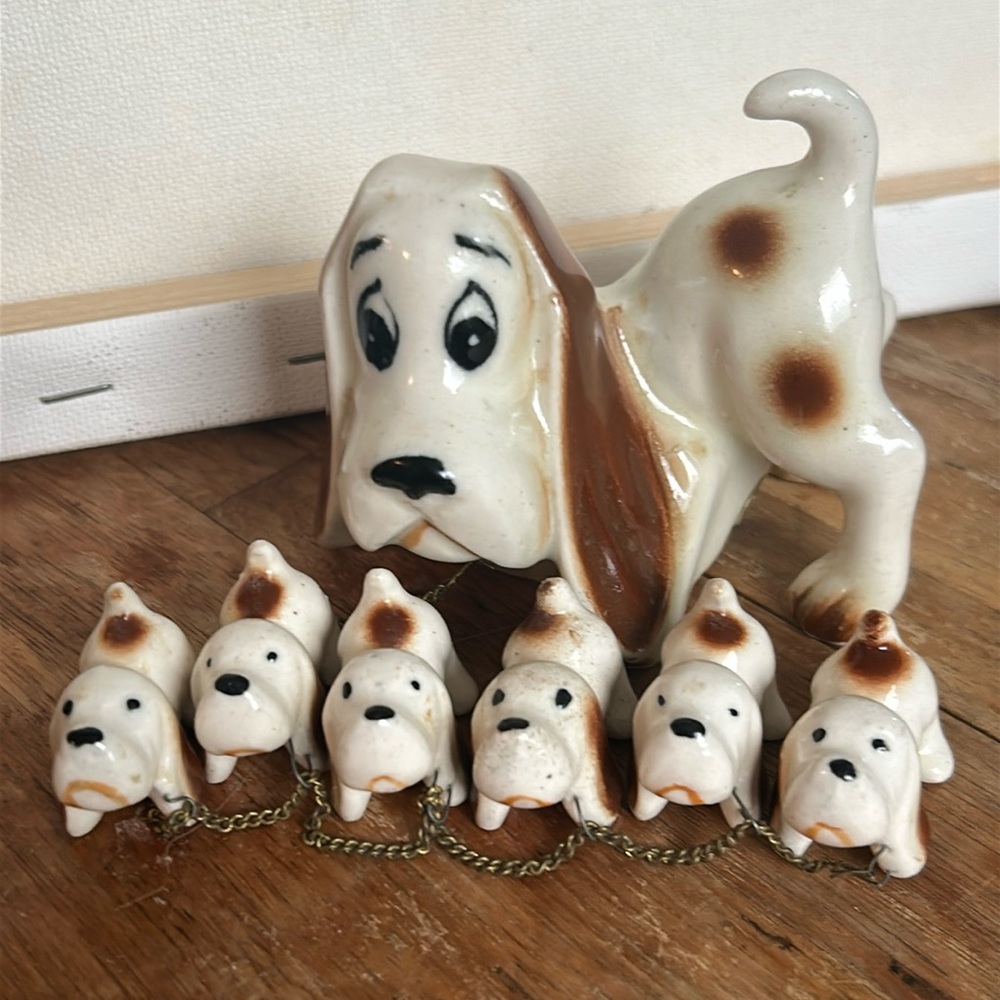 Vintage Victoria Ceramics Ceramic Basset Hound and 6 pups w/ chain Made in Japan
